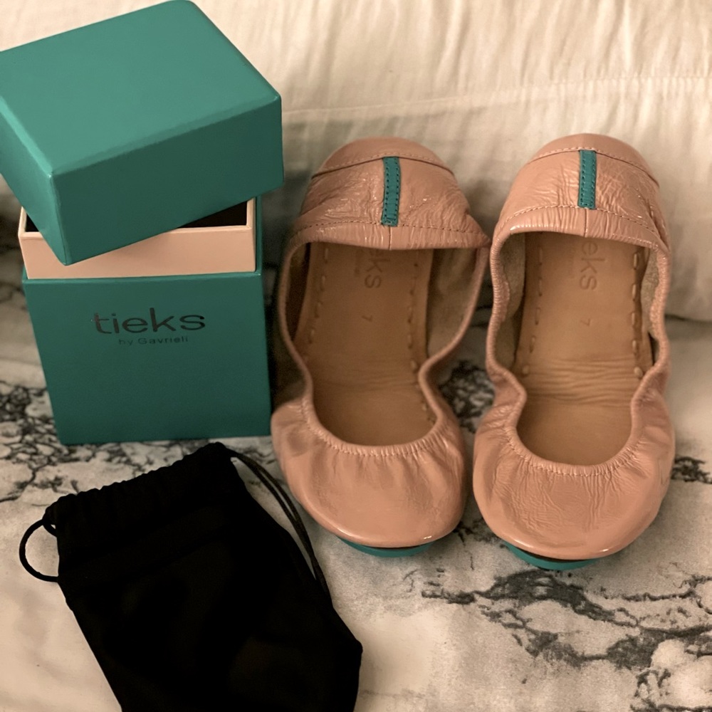 Tieks Flats Sandals In color Blush Patent sz 7